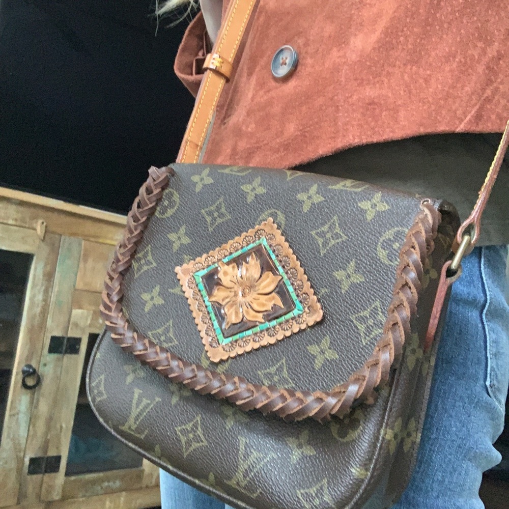 Louis Vuitton Brown Monogram Crossbody with Tan Strap and Turquoise Accent - Picture 15 of 16